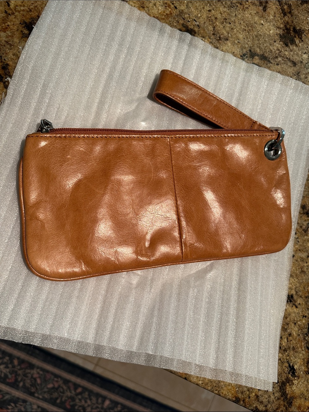 Hobo original clutch, saddle leather